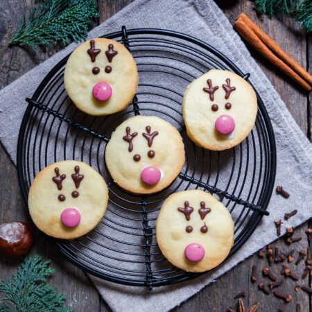 Rentier-Butterkekse mit Kindern backen // HIMBEER