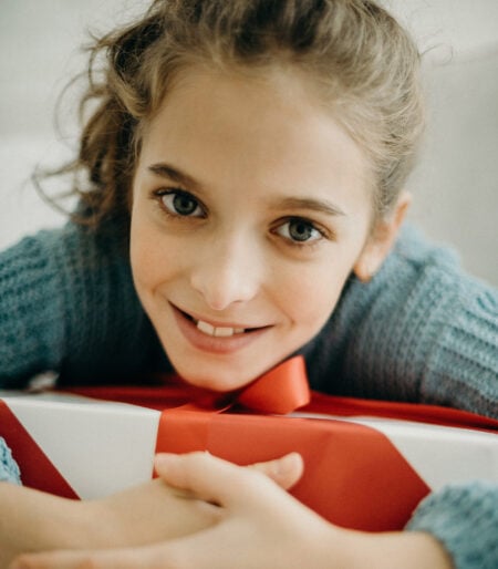 Kindern Freude bereiten Weihnachtsgeschenke c pexels cottonbro
