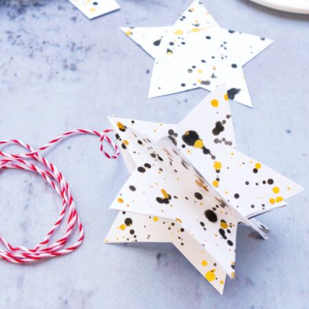 Weihnachtliche Sternenanhänger basteln // HIMBEER