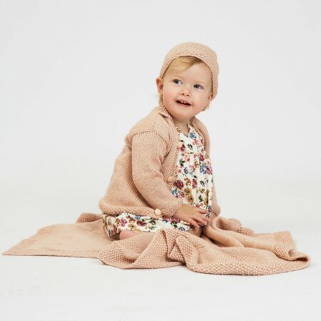 Babyoutfit mit Babydecke, Babymütze und Babyjacke in einem Look stricken // HIMBEER
