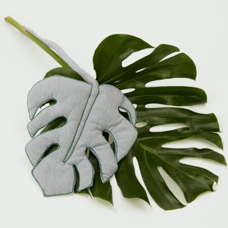 Schöne Kinderzimmerdeko zum Selbermachen: Stoff-Monstera // HIMBEER