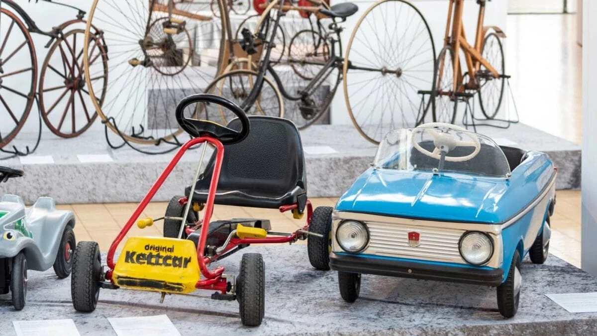 Ausstellung Mobile Kinderwelten im Deutschen Museum Verkehrszentrum in München: Kettcar // HIMBEER