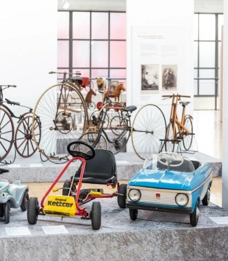 Ausstellung Mobile Kinderwelten im Deutschen Museum Verkehrszentrum in München: Kettcar // HIMBEER