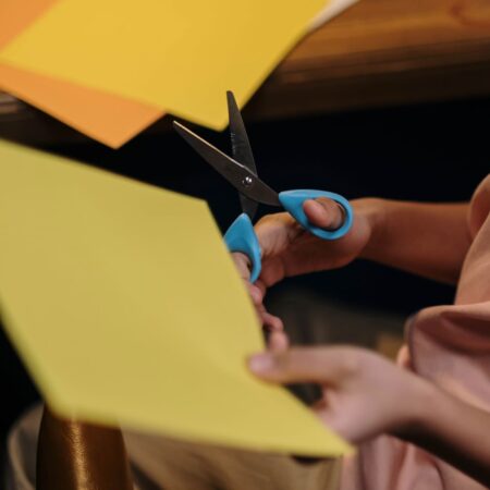 Kreativbox für Kinder – Basteln mit Kindern // HIMBEER