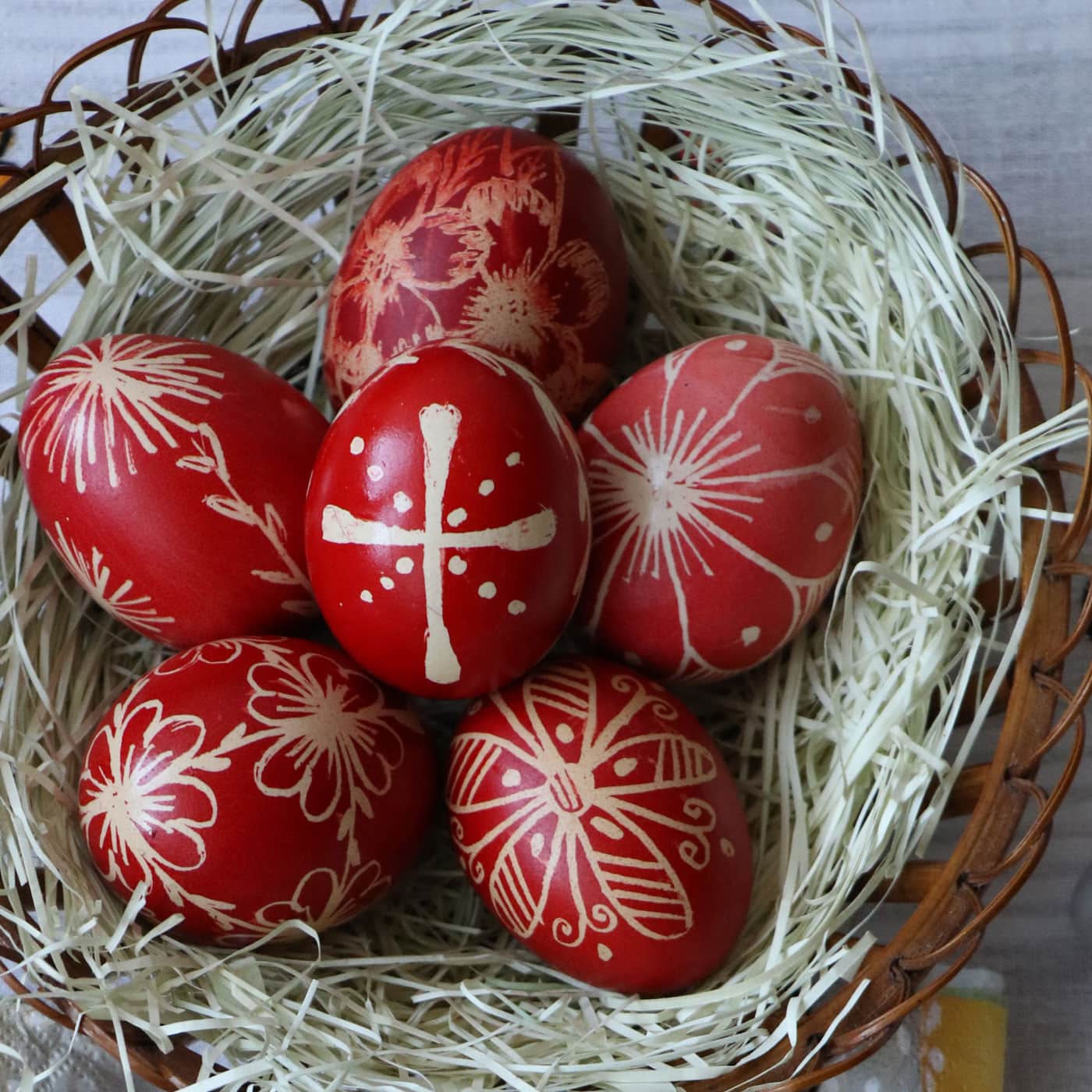 Warum gibt es zu Ostern bunte Eier? // HIMBEER