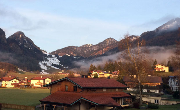 Familienurlaub in Österreich am Kaisergebirge: Hotel Sonnenhof in Tirol // HIMBEER