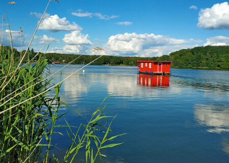 Urlaub mit Kindern an der Mecklenburgischen Seenplatte: Hausbooturlaub // HIMBEER