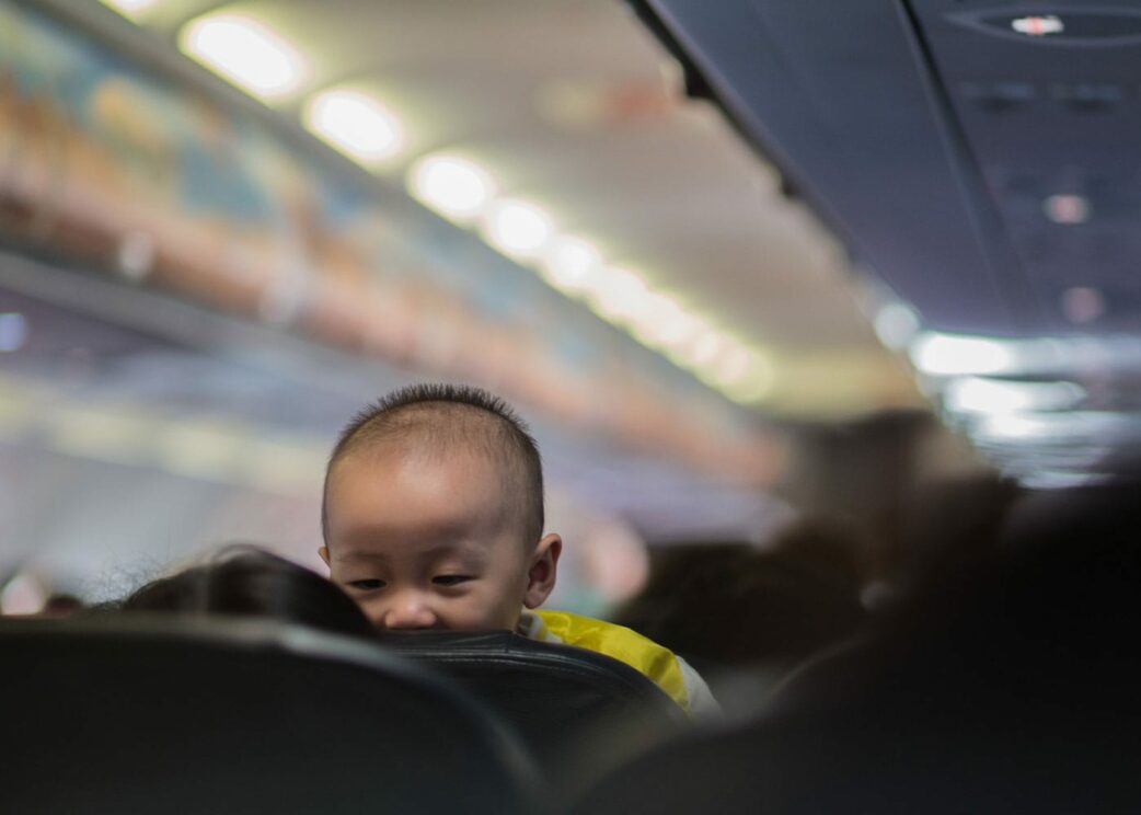 Reisen mit Baby: Im Flugzeug // HIMBEER