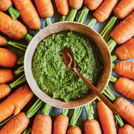 Möhrengrün-Pesto aus Einfach nachhaltig kochen // HIMBEER