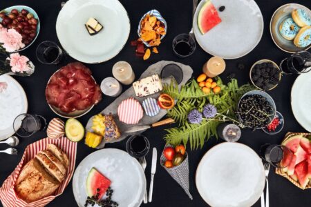 Picknicktisch mit Wildwax-Tuch // HIMBEER