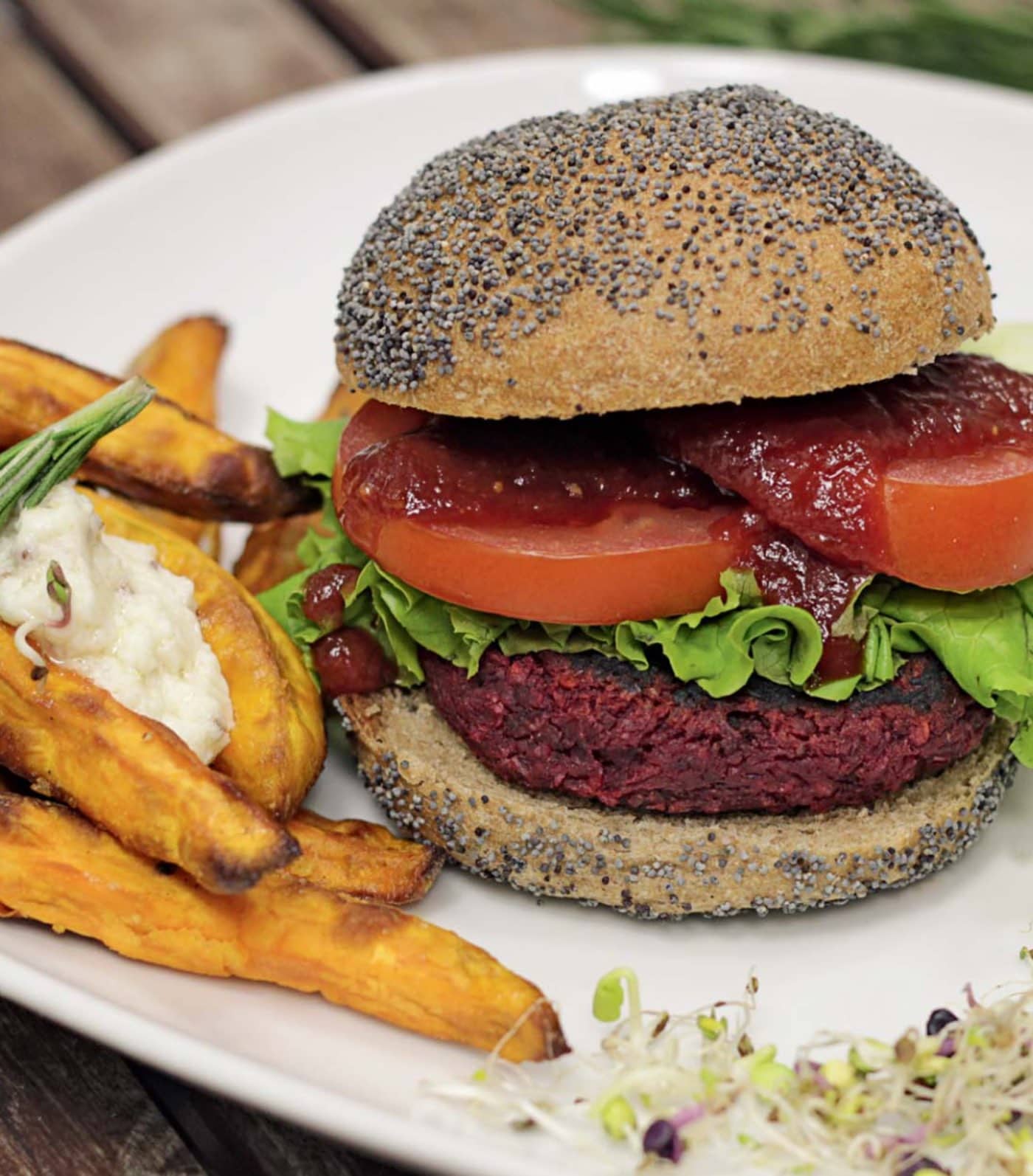 Rote Bete-Burger – Rezept für Familien, die sich vegan ernähren möchten // HIMBEER