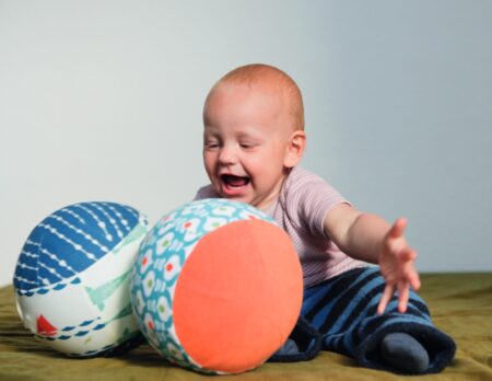 Pop-up-Ball für kleine Kinder selber nähen, Nähanleitung // HIMBEER