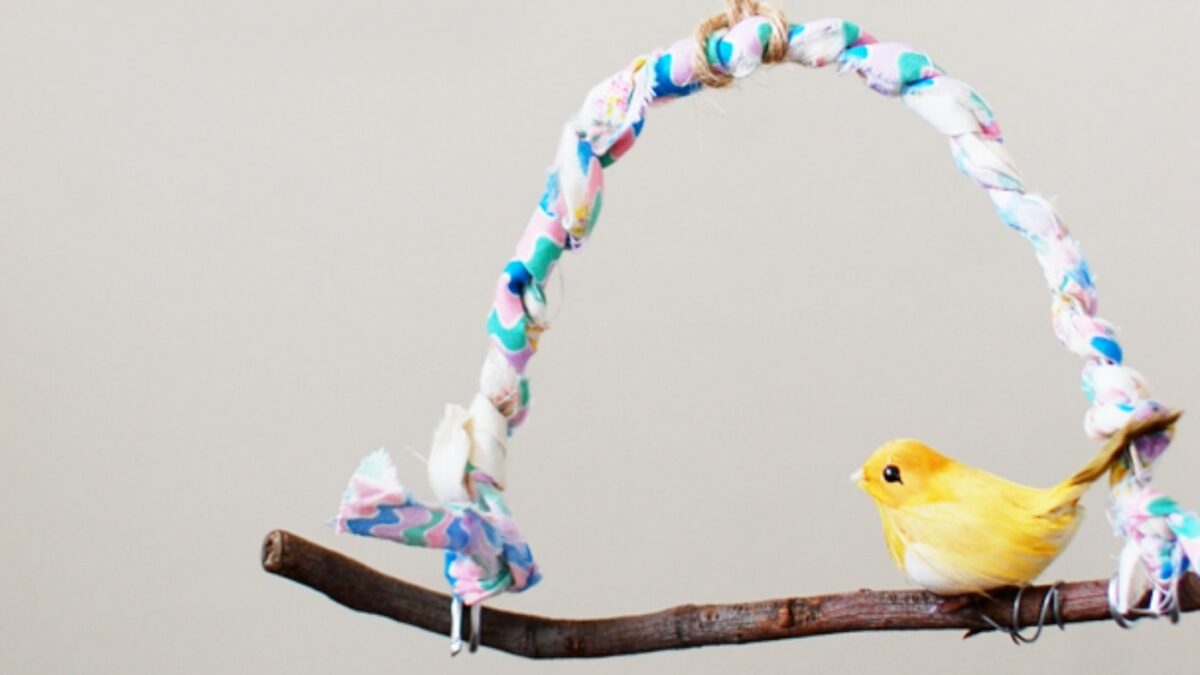 DIY-Projekt mit Kindern: Vogelstange als Kinderzimmerdeko zum Selbermachen // HIMBEER