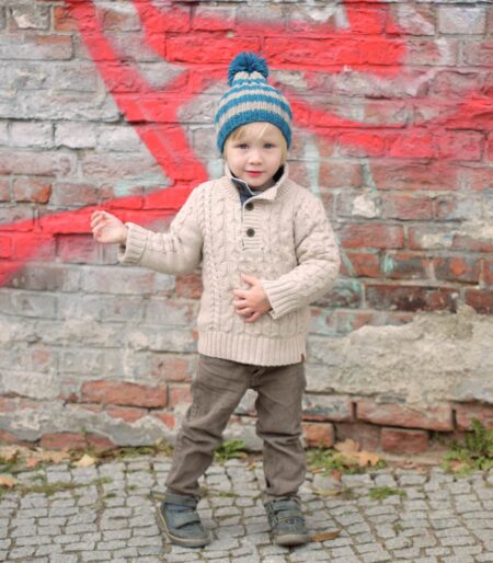 Kinder-Bommelmütze selber machen, Strickanleitung, Stricken für Kinder // HIMBEER