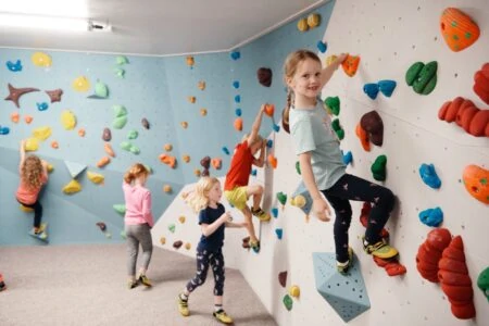 Kletterhalle für Groß und Klein in München // HIMBEER