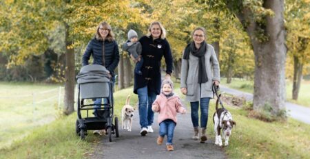 littlegreenie-Gründerin Carolin Klapper und Schwestern // HIMBEER