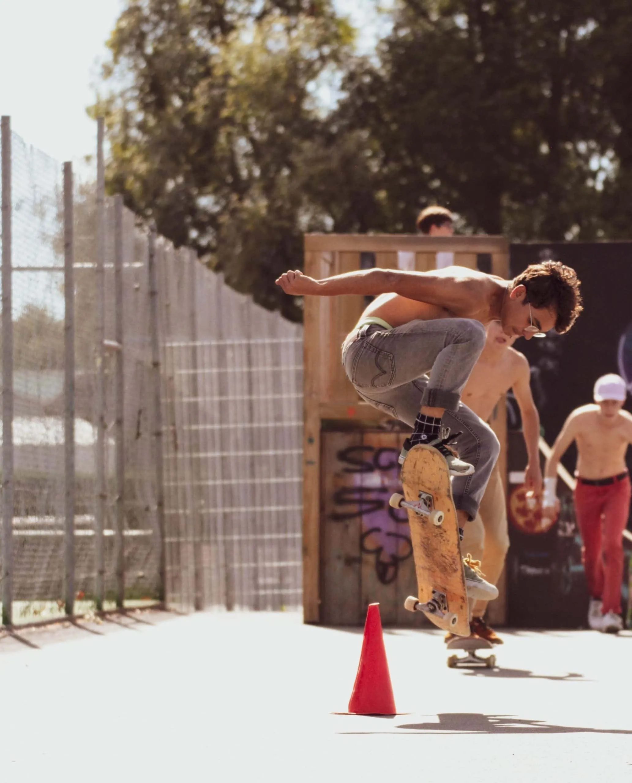 Pfingstferien-Sportkurse: Skateboard fahren macht Spaß bei High five e.V. für Kinder und Jugendliche in München // HIMBEER