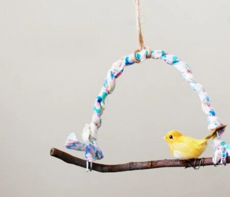 DIY-Projekt mit Kindern: Vogelstange als Kinderzimmerdeko zum Selbermachen // HIMBEER