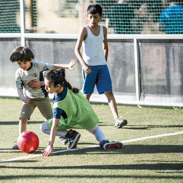 Fußballspielen verbindet – Integration mit Sport // HIMBEER