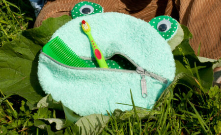 Nähanleitung: Kulturbeutel für Kinder im Frosch-Design // HIMBEER