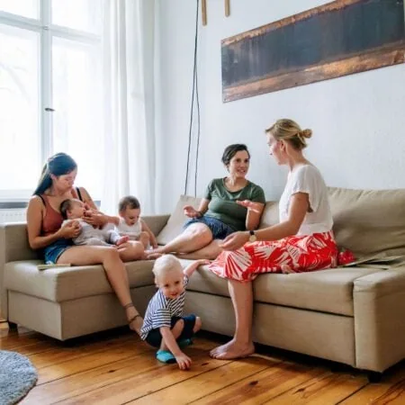 Elternzeit mit Baby – neue Freunde treffen, Krabbelgruppe, Playdates mit BARRIO-App // HIMBEER