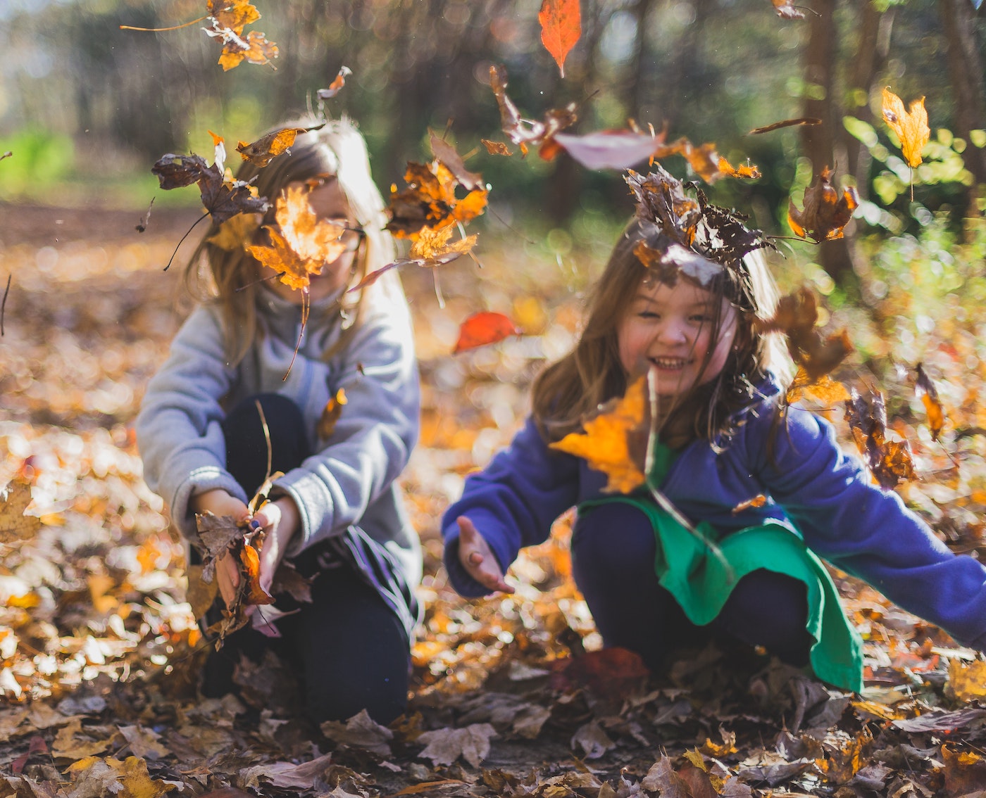 Das dritte Oktoberwochenende 2022: Ökoprojekt MobilSpiel e.V. bietet euch wieder einen Naturspaziergang mit Kindern Bunte Blättervielfalt in München an // HIMBEER