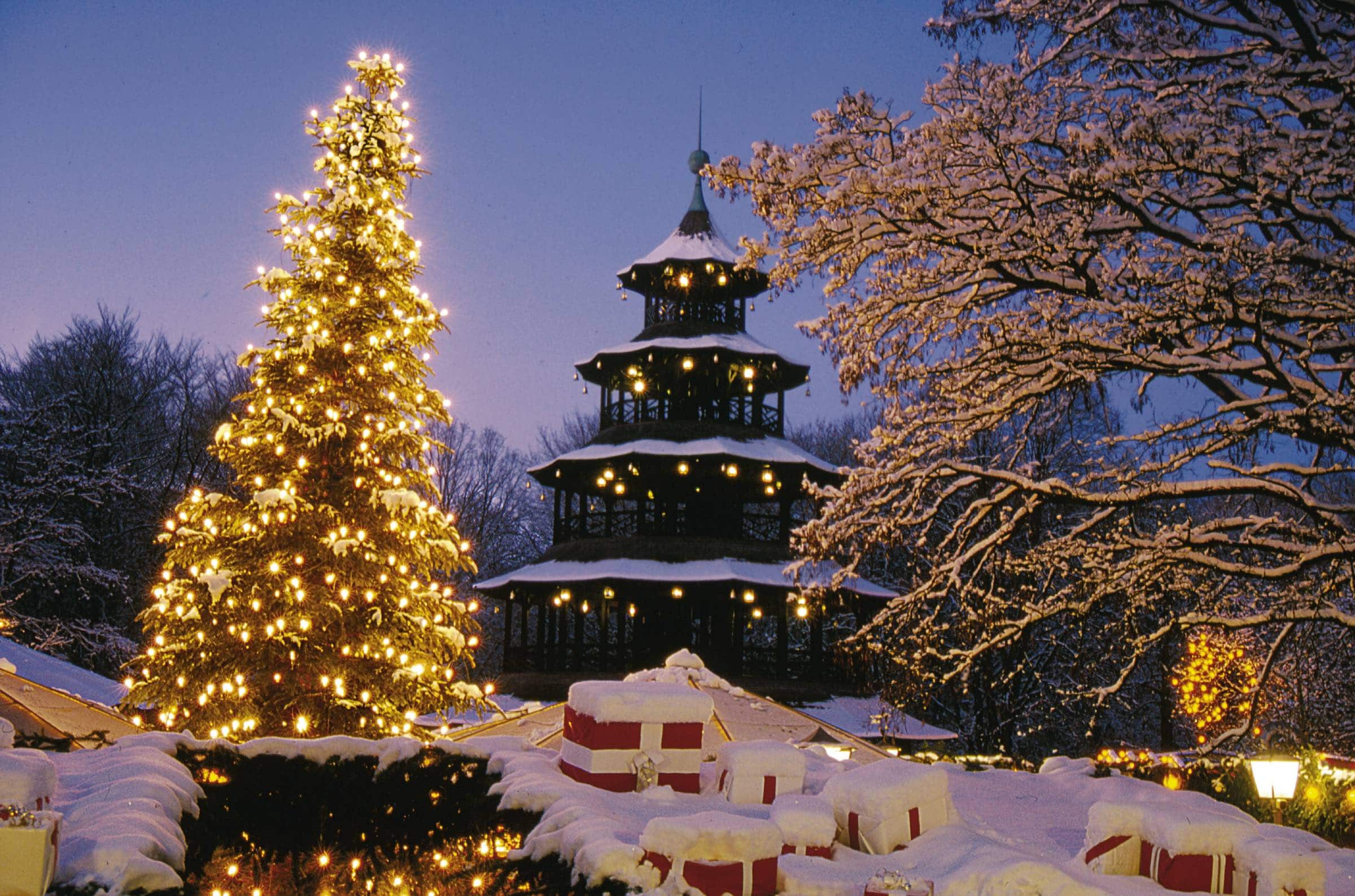 Münchens schönste Weihnachtsmärkte: Christkindlmarkt am Chinesischen Turm im Englischen Garten // HIMBEER