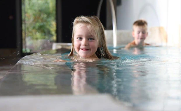 Familienurlaub in Bad Steben: Wasserspaß mit Kindern in der Therme // HIMBEER