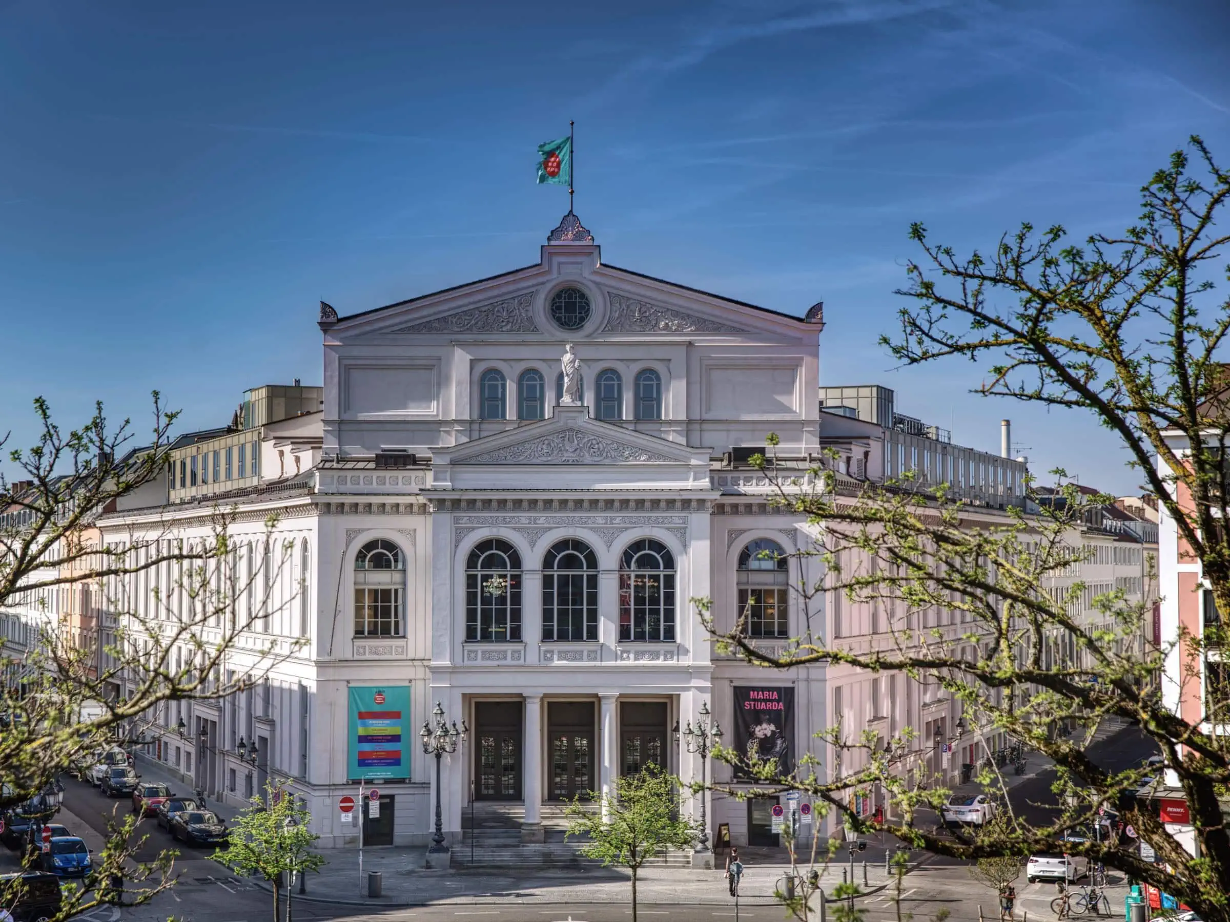 Tolle Theater für Kinder und Familien in München: Staatstheater am Gärtnerplatz // HIMBEER