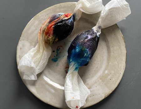 Ostereier färben mit Küchenpapier und Lebensmittelfarbe // HIMBEER