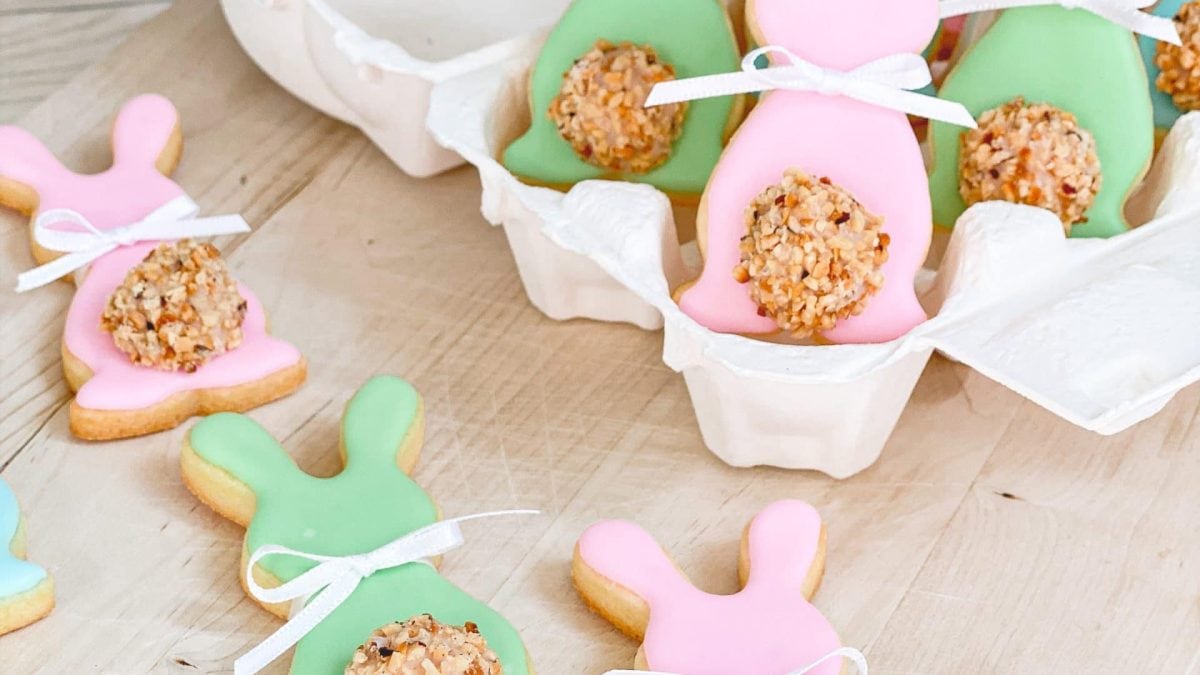Osterhasen-Kekse zu Ostern backen mit Kindern // HIMBEER