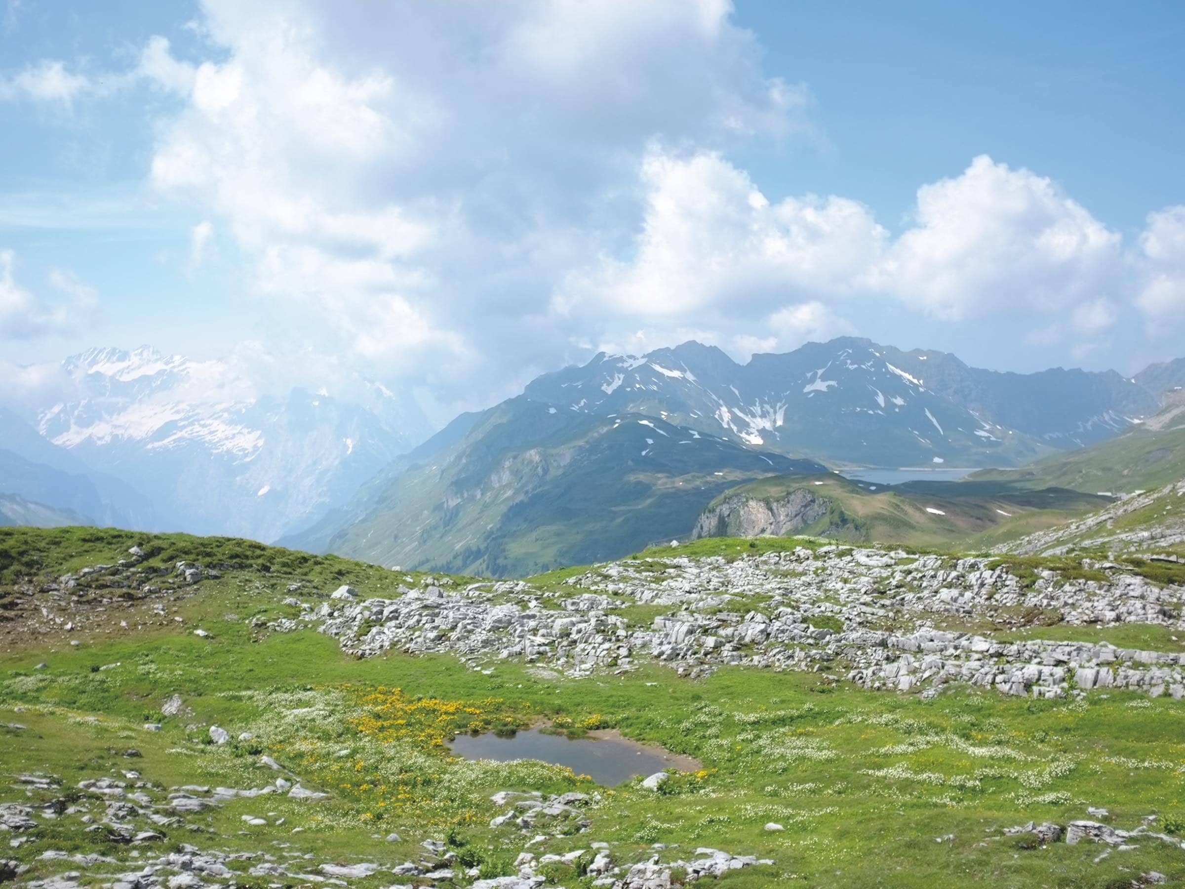 Auszeit auf der Alp mit Kindern – Engstenalp in der Schweiz, Berner Oberland – alpines Panorama // HIMBEER