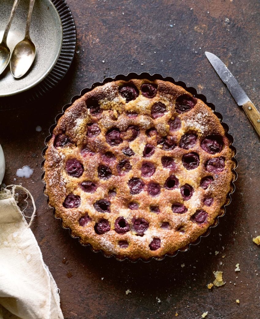 Clafoutis mit Kirschen und Nüssen – super Rezept // HIMBEER