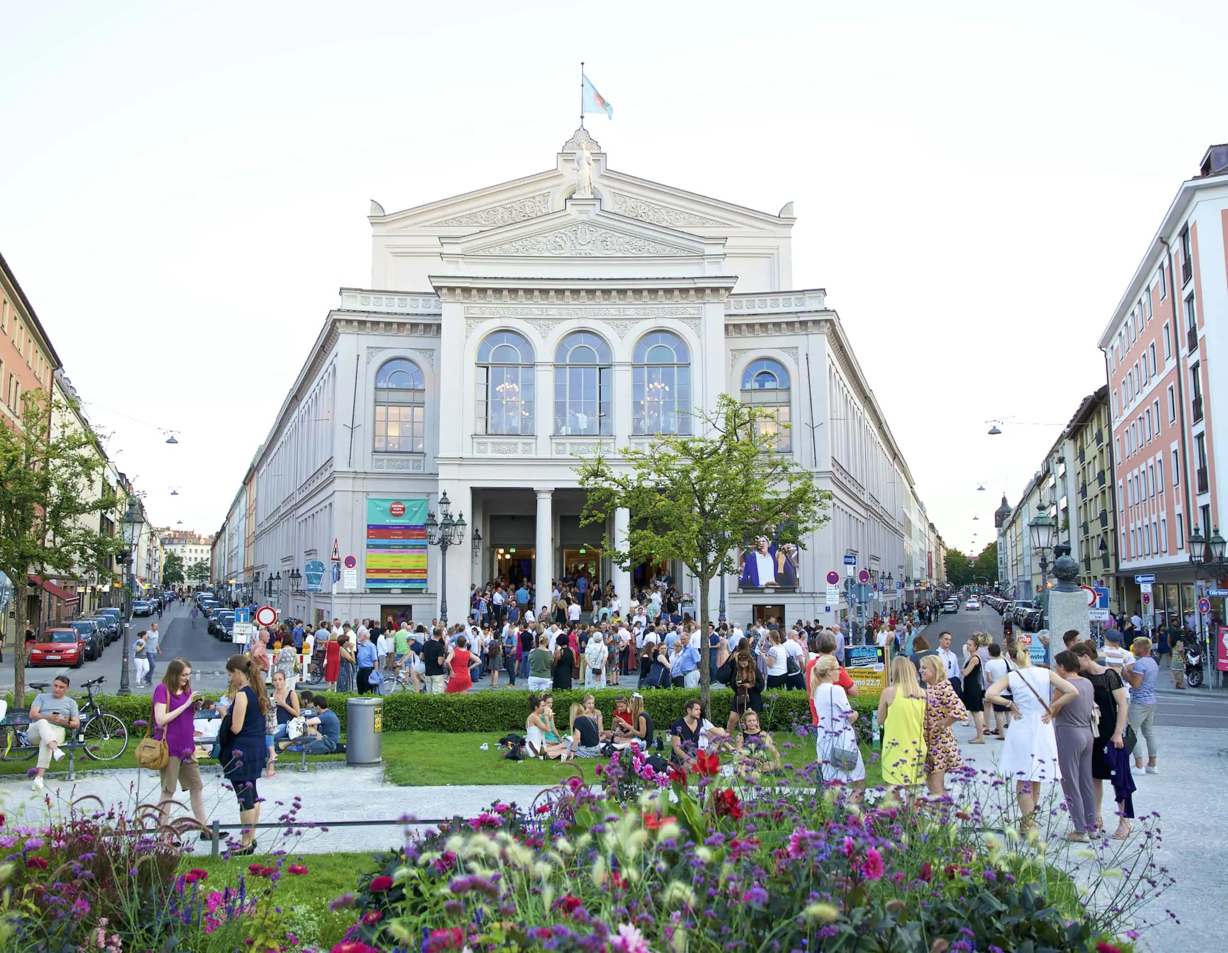 Das erste Juliwochenende 2023: Das Staatstheater am Gärtnerplatz für Jugendliche und Familien in München // HIMBEER