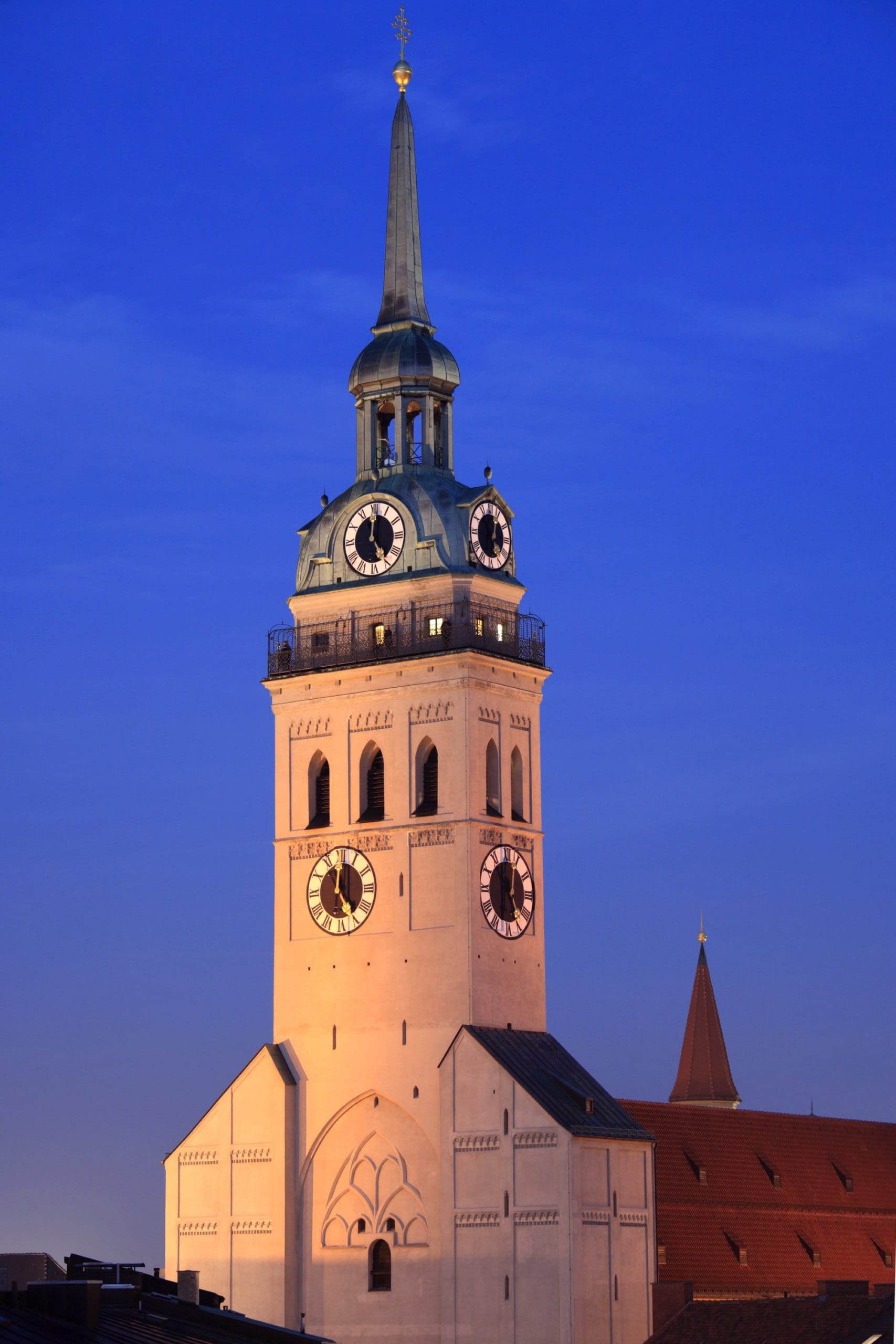 Sightseeing in München – die schönsten Aussichtspunkte: Alter Peter, Pfarrkirche Sankt Peter in der München Altstadt // HIMBEER
