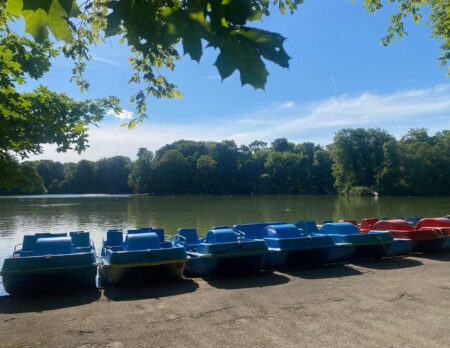 Boot fahren auf dem Kleinhesseloher See // HIMBEER