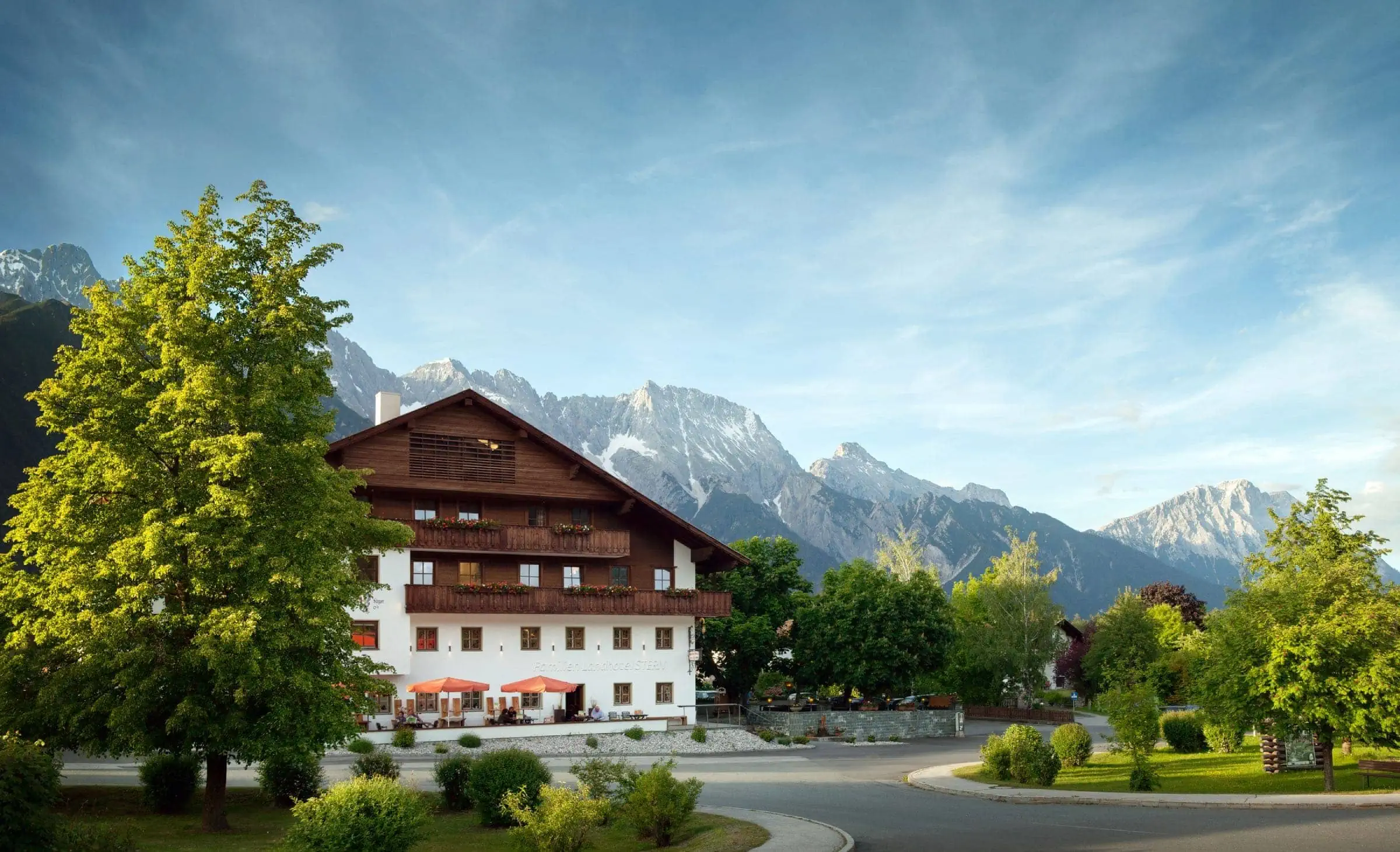 Familienurlaub in Tirol mit Kindern: Hotel Stern im Sommer // HIMBEER