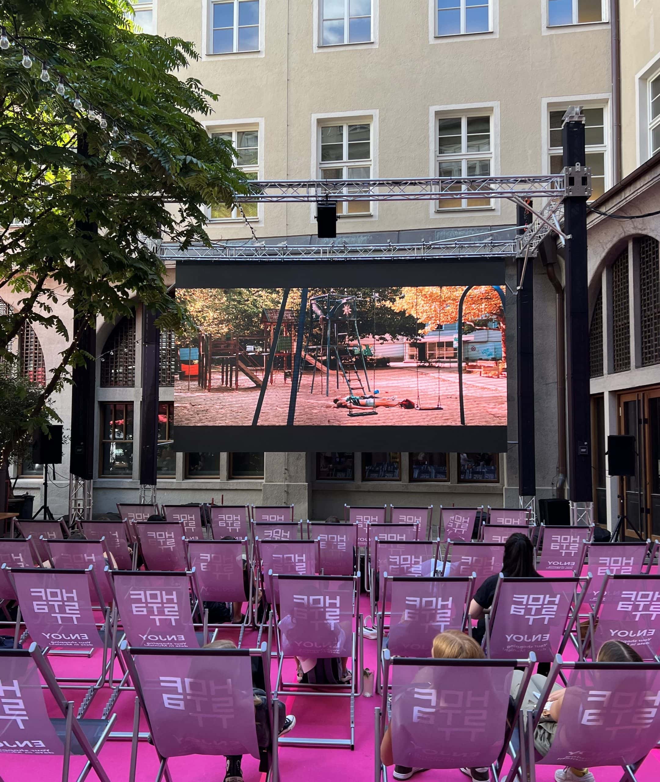 Open Air Kino im Hofstatt für Kinder und Familien in München // HIMBEER