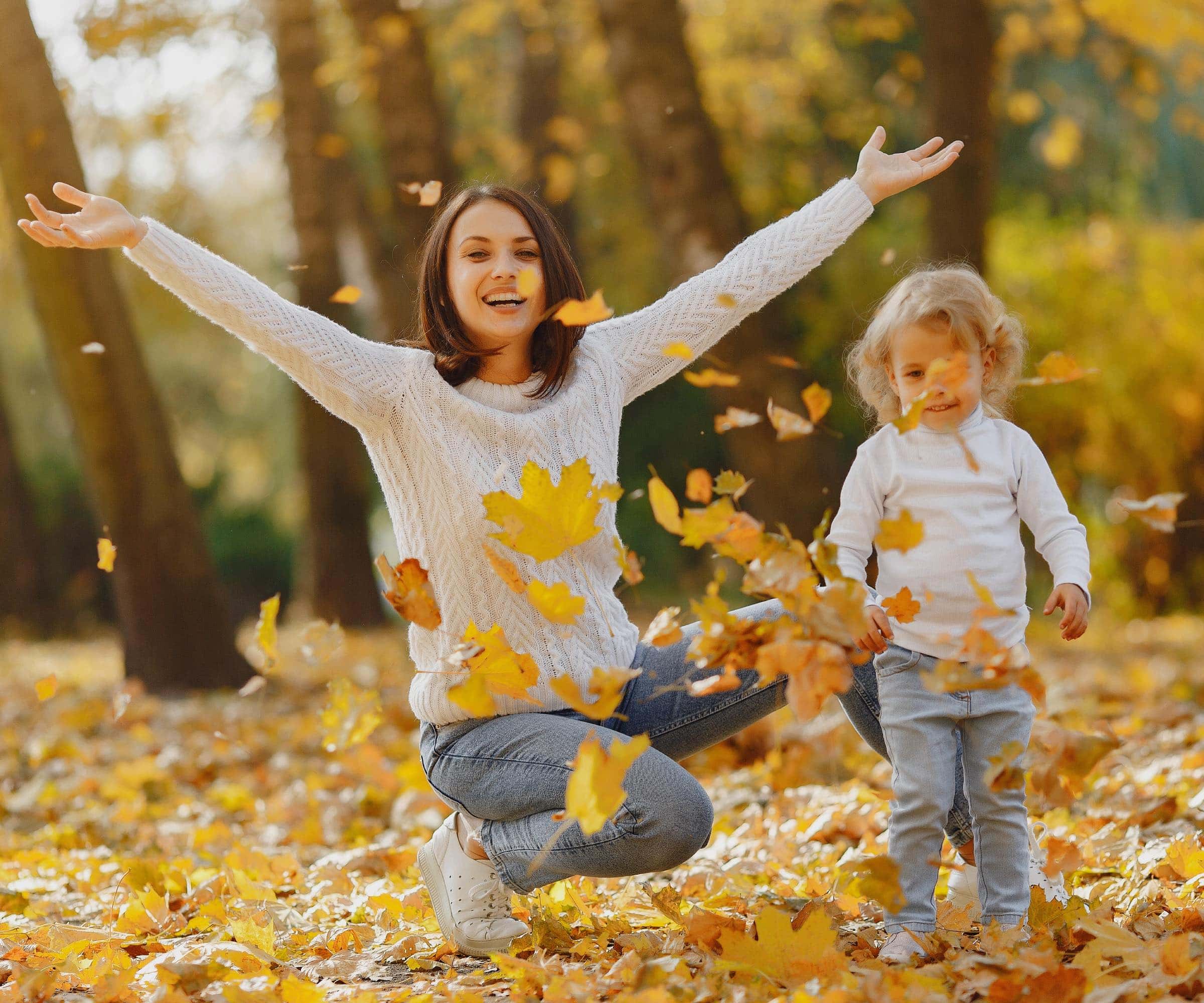 Herbst mit Kindern in München und Umland: Herbstliche Spaziergänge im Wald, Pilze suchen, mit Naturmaterialien basteln // HIMBEER