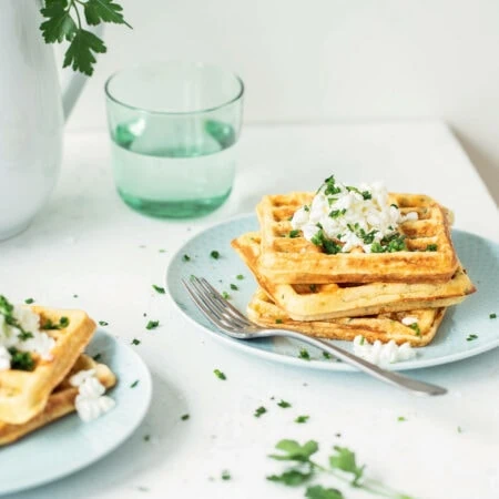 Kräuter-Waffeln aus Das Leben ist schön // HIMBEER