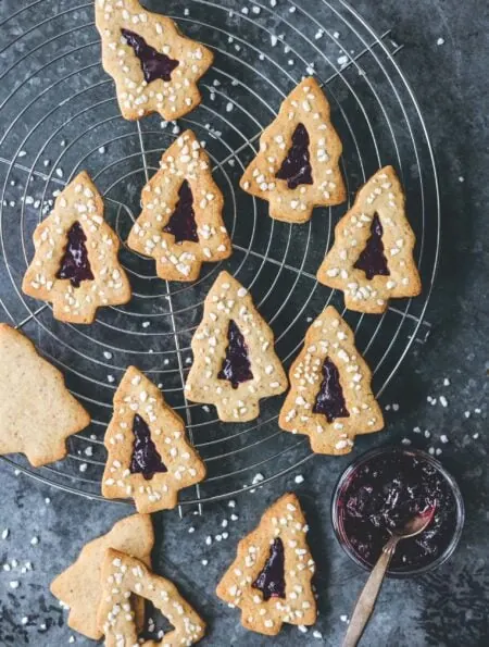 Spitzbuben backen aus Münchner Weihnachtsküche // HIMBEER