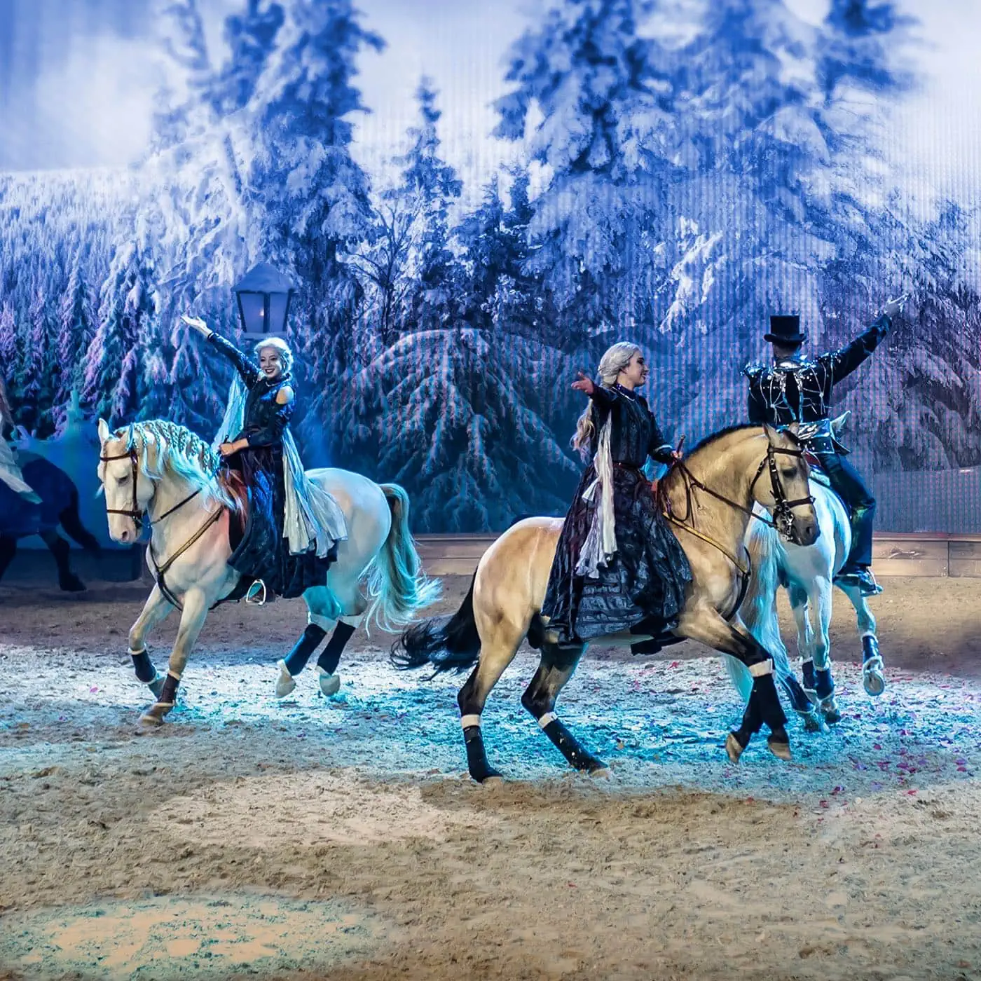 CAVALLUNA – WinterWünscheLand in München // HIMBEER