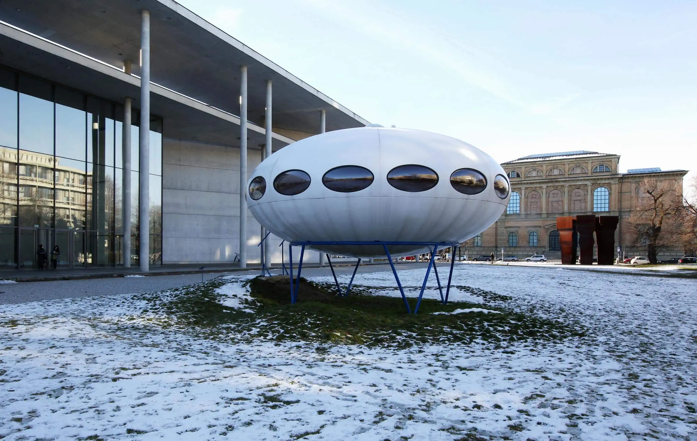 Pinakothek der Moderne Futuro-Haus // HIMBEER