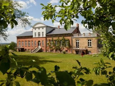 Ferienwohnungen für Familien in Mecklenburg in einem wunderschönen kinderfreundlichen Gutshaus inmitten der Natur: Gutshaus Pohnstorf // HIMBEER