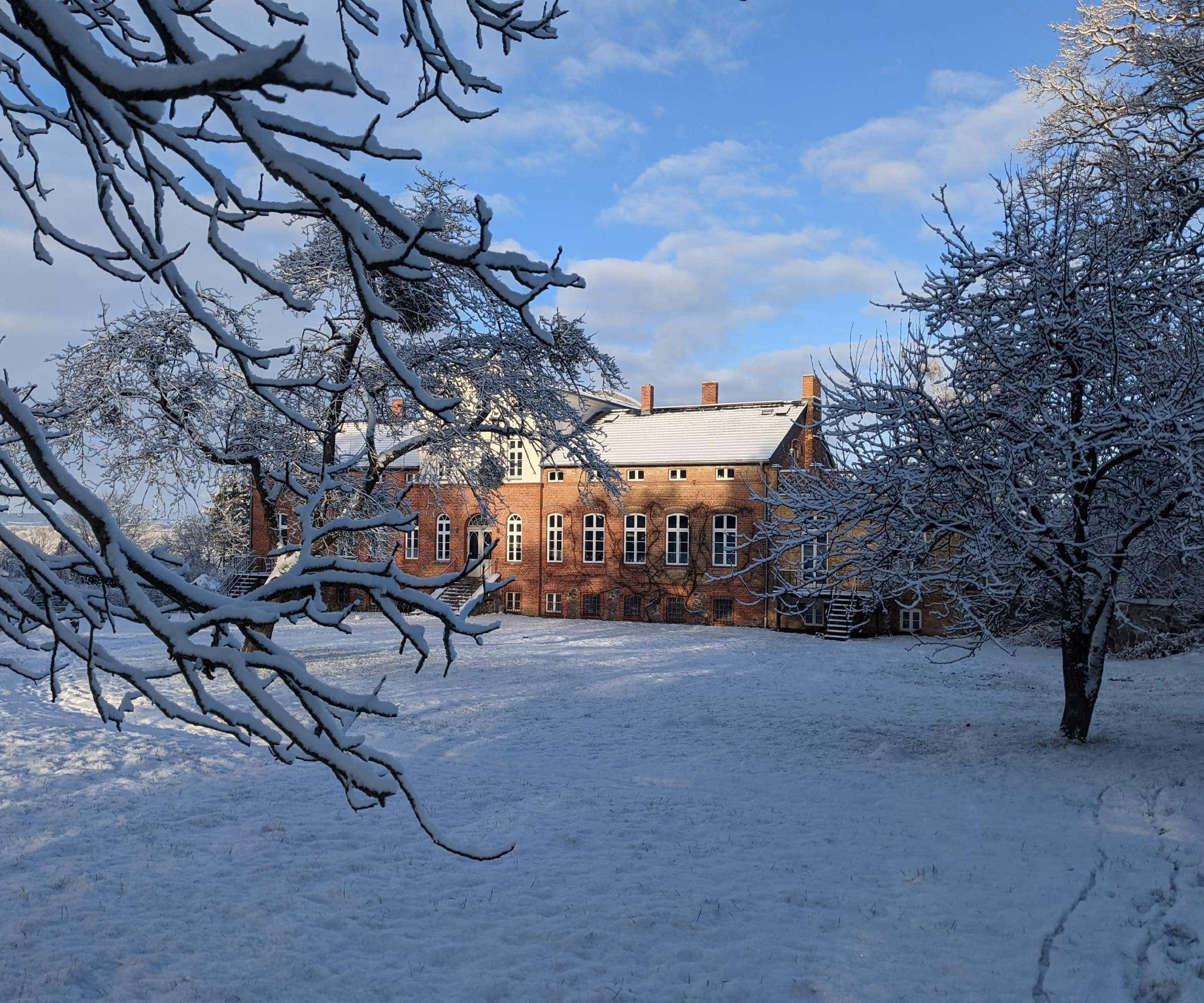 Familienurlaub in Mecklenburg mit Kindern auch im Winter wunderbar: Gut Pohnstorf // HIMBEER