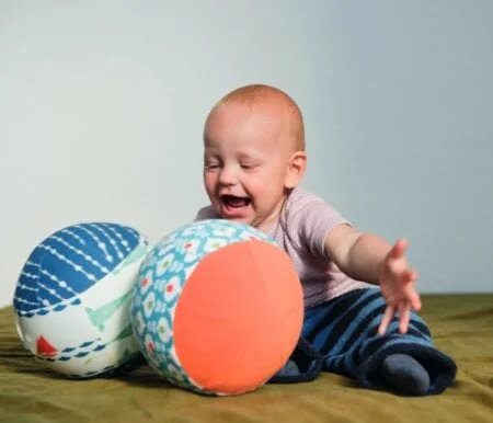 Pop-up-Ball für kleine Kinder selber nähen, Nähanleitung // HIMBEER
