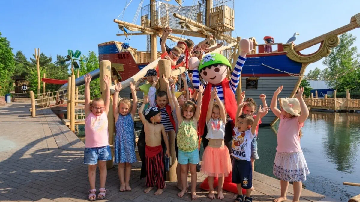 PLAYMOBIL FunPark Kinder am Piratenschiff