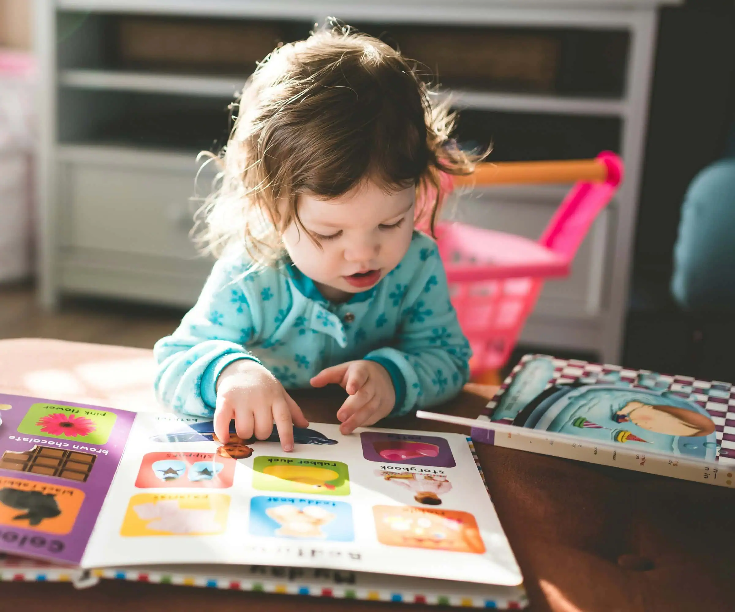 Mini-Tipps: München mit Kleinkind oder Baby im Mai – das Bücherzwerge-Programm der Münchner Stadtbibliothek widmet sich der spielerischen Frühförderung von Kindern // HIMBEER