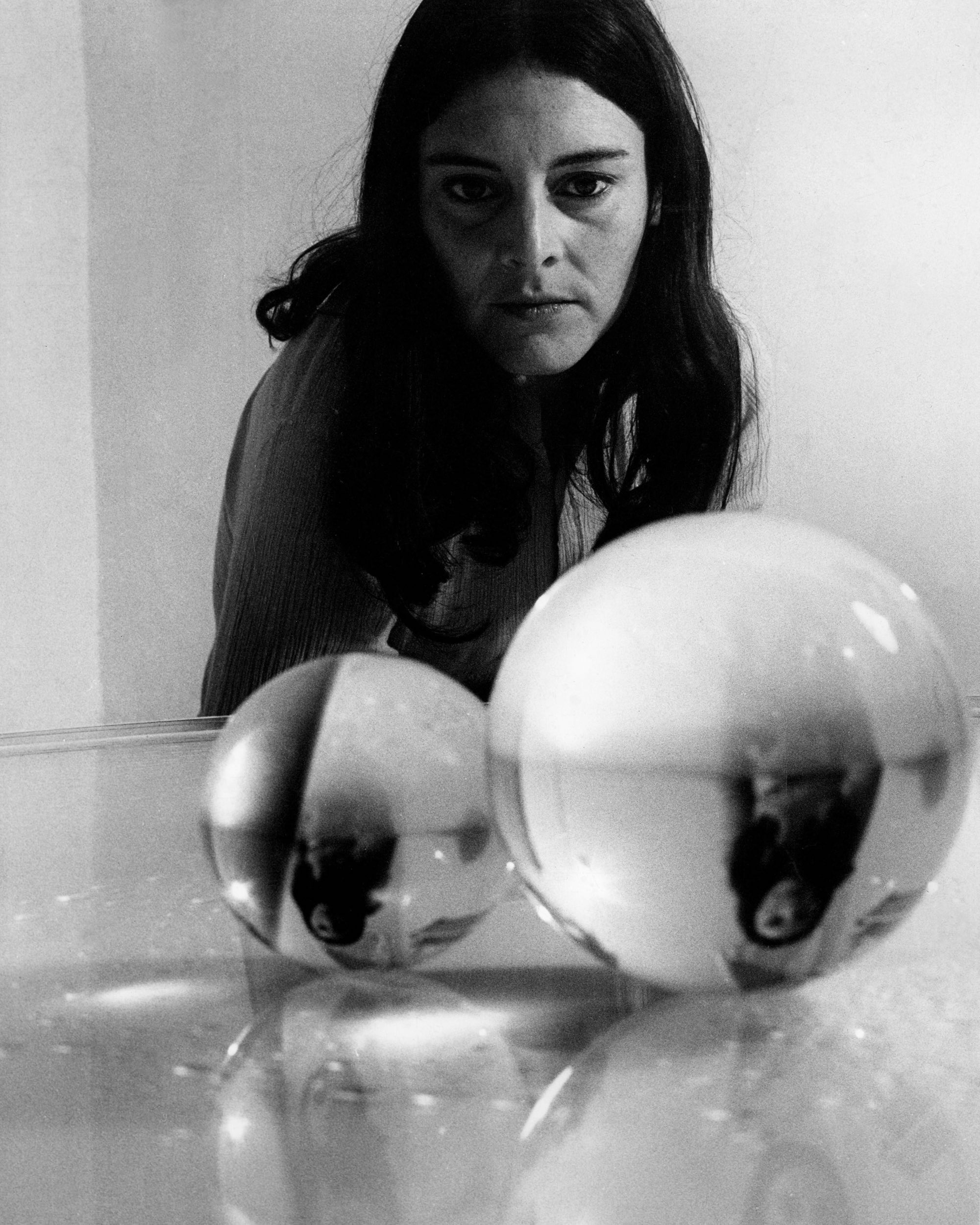 Ausstellungen in München: Liliane Lijn with Liquid Reflections, 1969. // HIMBEER