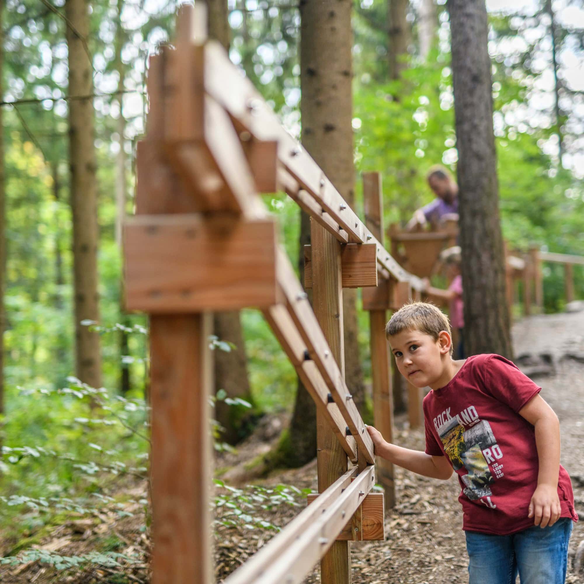 Waldkugelbahn Freilichtmuseum Glentleiten am Kochelsee – Ausflugstipp für Münchner Familien // HIMBEER